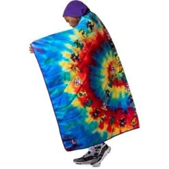 686 Waterproof Hooded Puffer Blanket -Patagonia Store fw23 686 waterproofhoodedpufferblanket gratefuldeadpurpletiedye 2