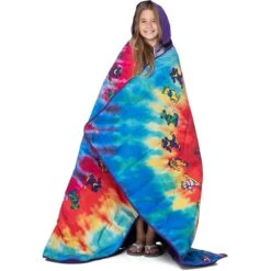 686 Waterproof Hooded Puffer Blanket -Patagonia Store fw23 686 waterproofhoodedpufferblanket gratefuldeadpurpletiedye 4