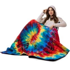 686 Waterproof Hooded Puffer Blanket -Patagonia Store fw23 686 waterproofhoodedpufferblanket gratefuldeadpurpletiedye 5
