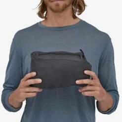 Patagonia Men's Down Sweater Vest -Patagonia Store pat 84623 blk model4