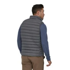 Patagonia Men's Down Sweater Vest -Patagonia Store pat 84623 forge grey model2
